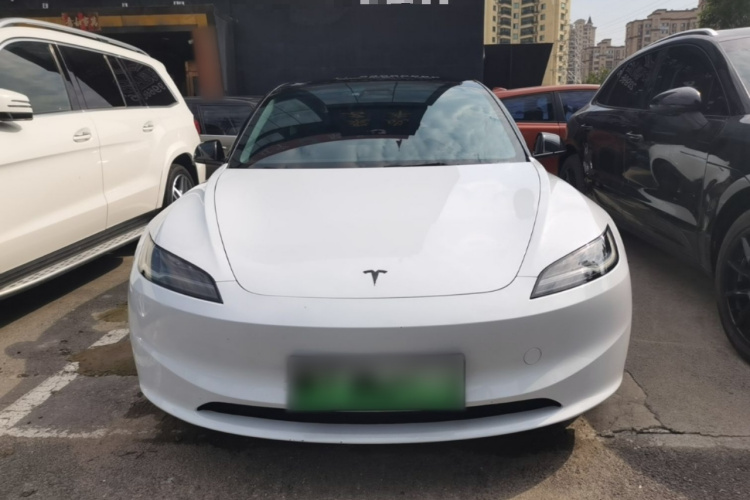 Tesla Model 3 2025 car image #3