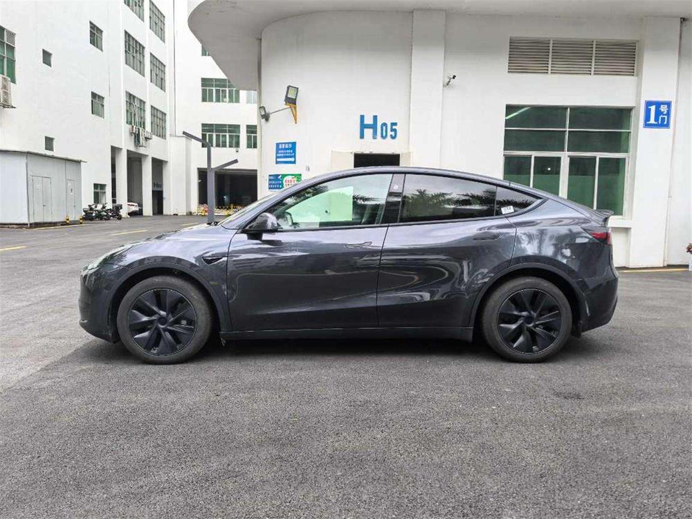 Tesla Model Y 2024 #4 Tesla Model Y 2024 car image #4