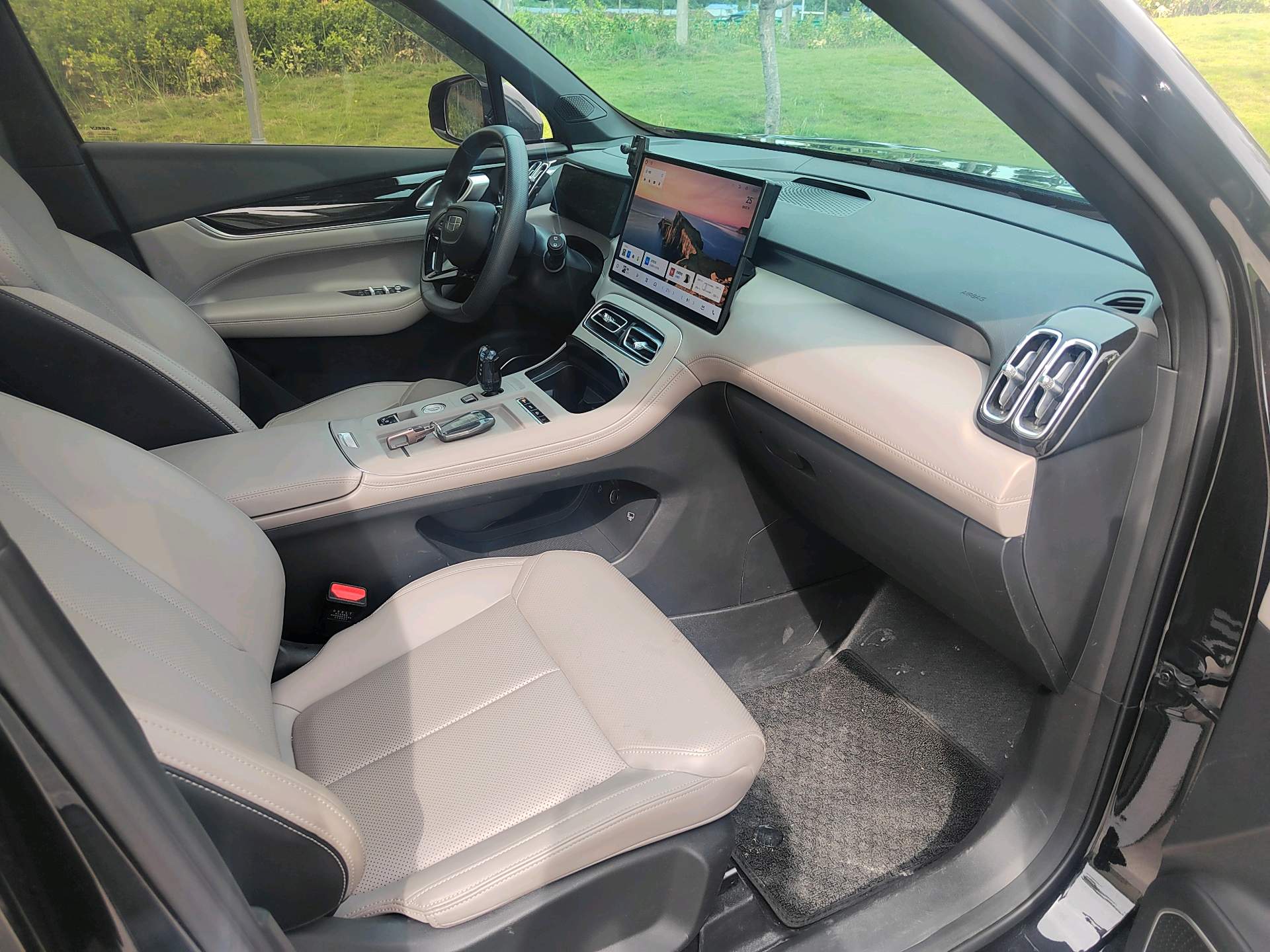 GEELY Boyue L 2025 car image #13