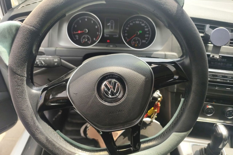 Volkswagen Golf 2015 car image #11
