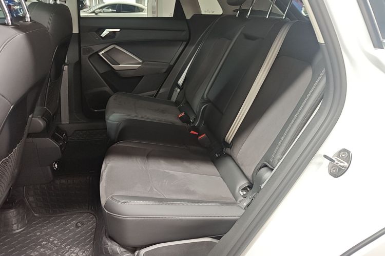 Audi Q3 2023 car image #17