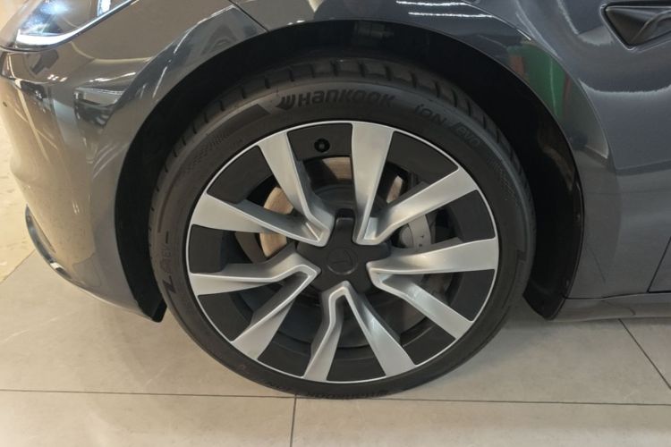 Tesla Model 3 2024 car image #9