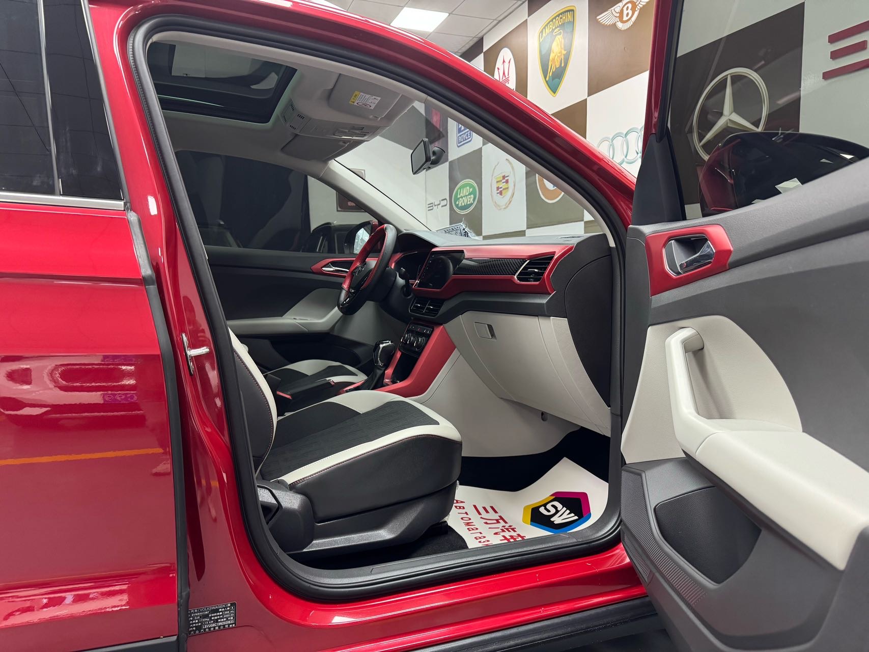 Volkswagen T-Cross 2023 car image #10