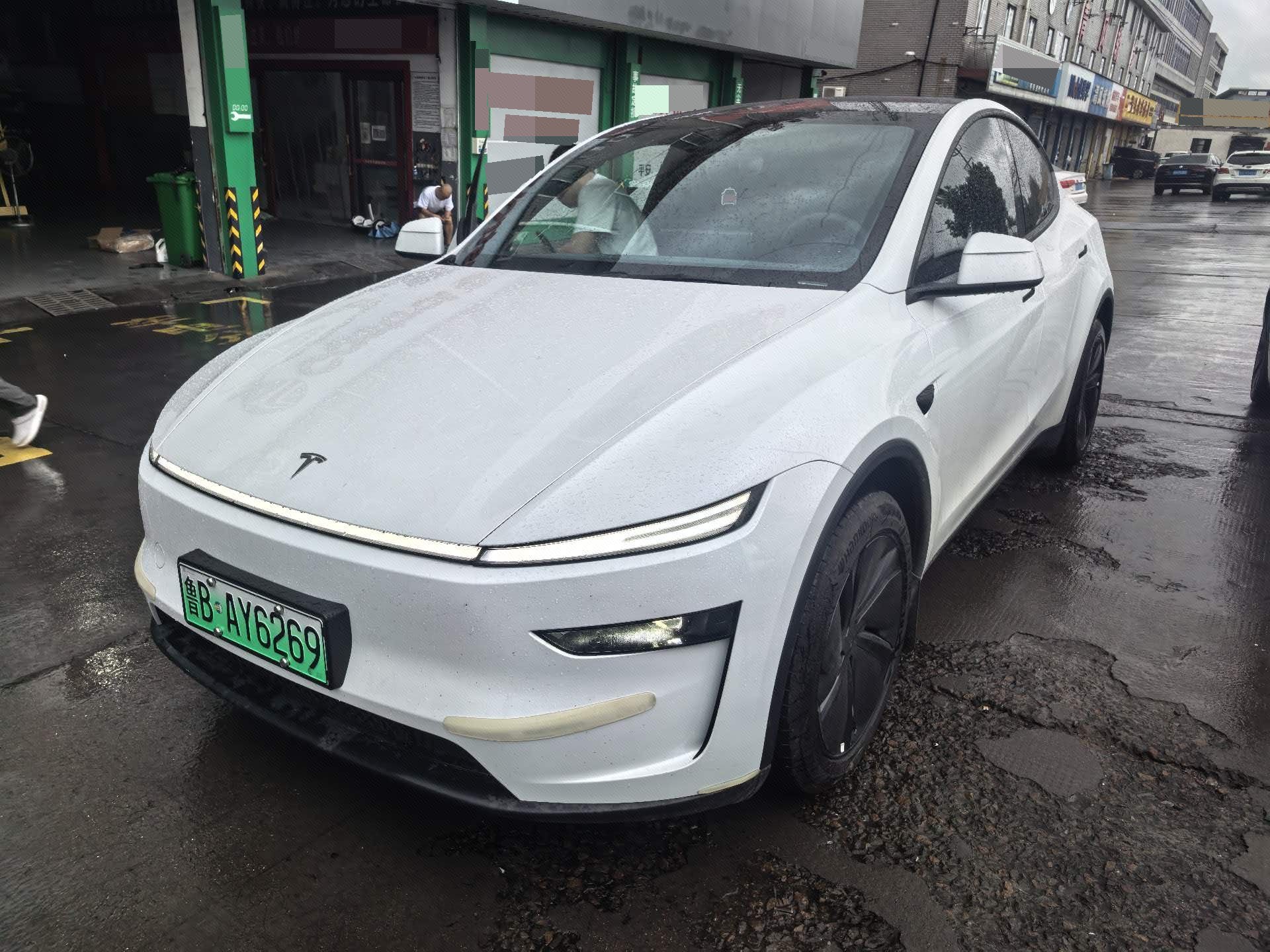 Tesla Model Y 2026 car image 