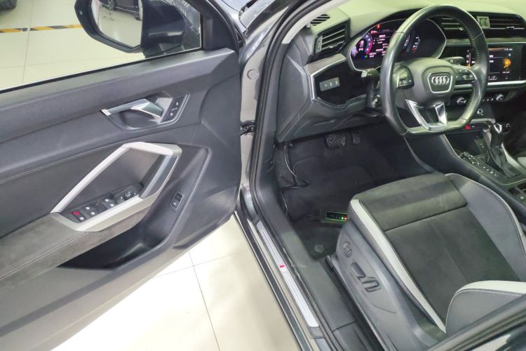 Audi Q3 2019 #16 Audi Q3 2019 car image #16
