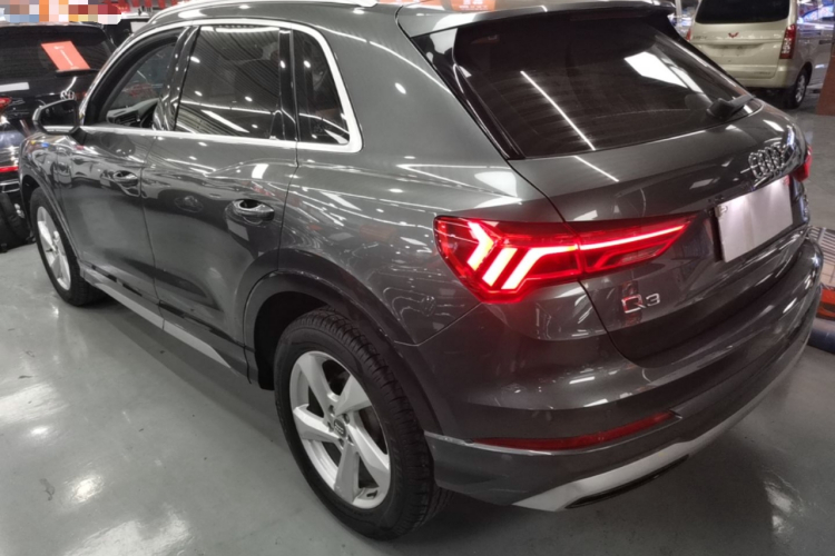 Audi Q3 2020 car image #5