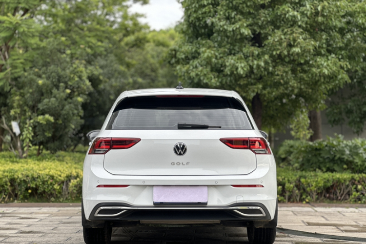 Volkswagen Golf 2025 car image #5