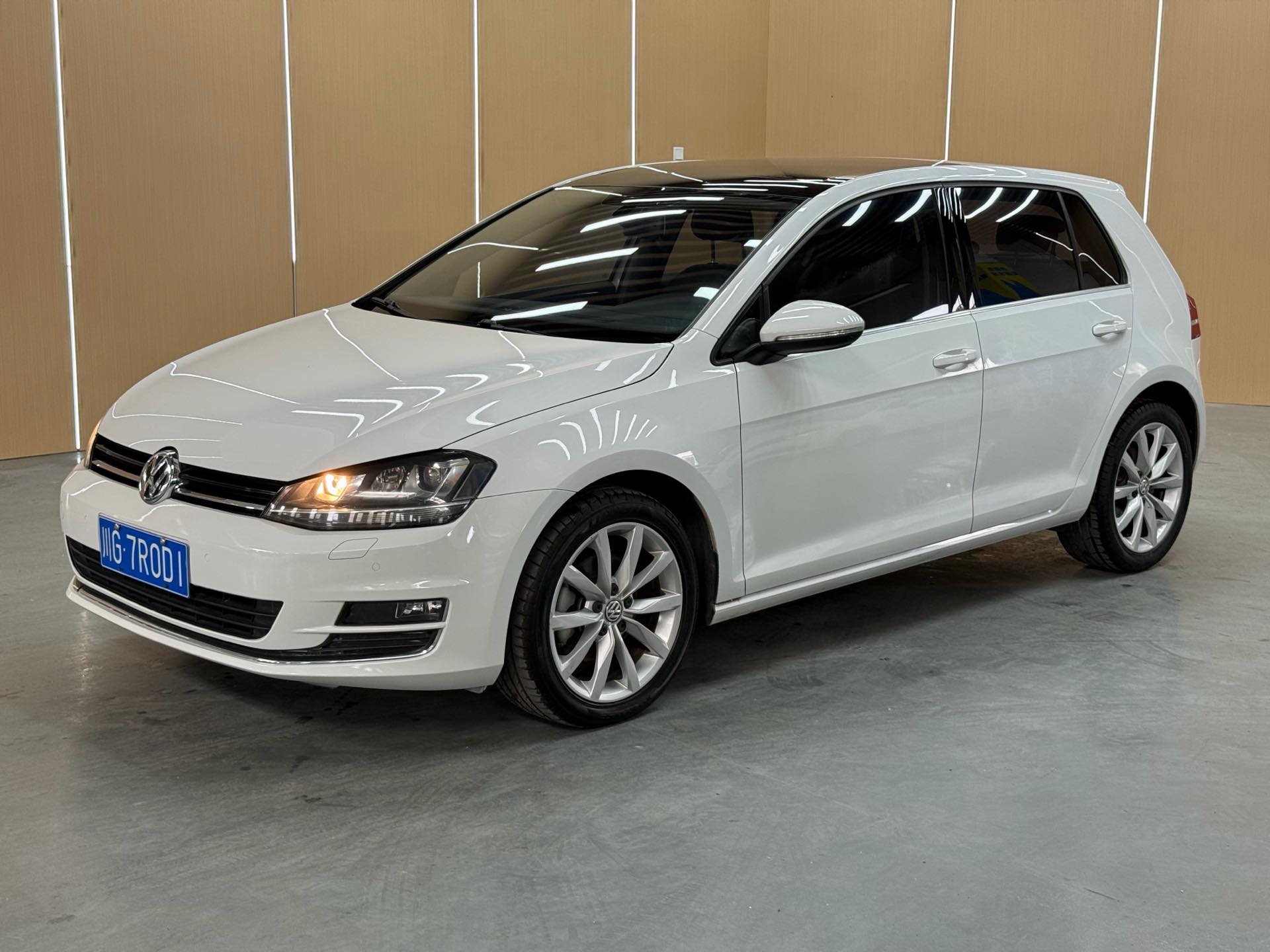 Volkswagen Golf 2016 Volkswagen Golf 2016 car image