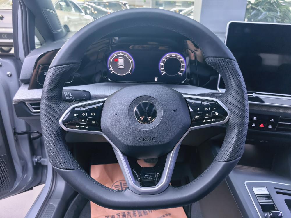 Volkswagen Golf 2026 car image #12