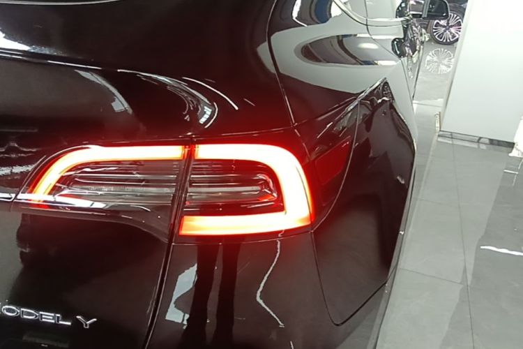 Tesla Model Y 2023 #8 Tesla Model Y 2023 car image #8