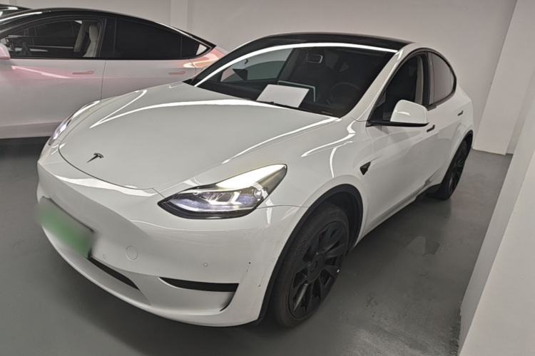 Tesla Model Y 2023 car image #2