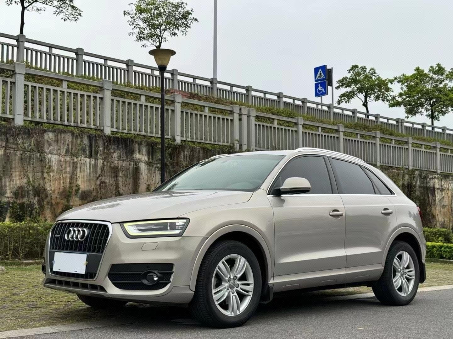 Audi Q3 2014 car image 