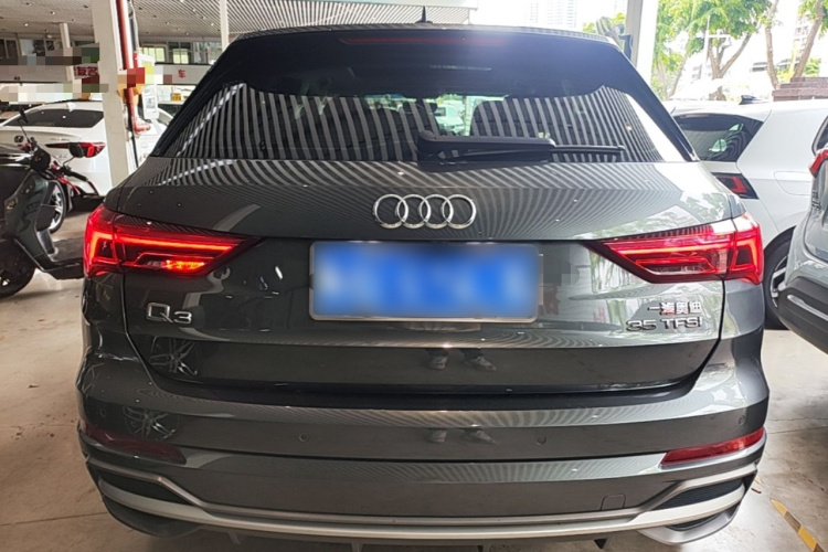 Audi Q3 2020 car image #6