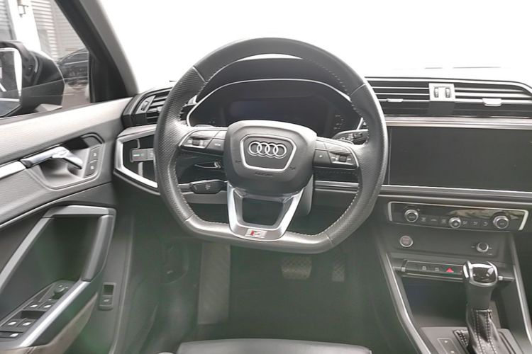 Audi Q3 2020 #12 Audi Q3 2020 car image #12