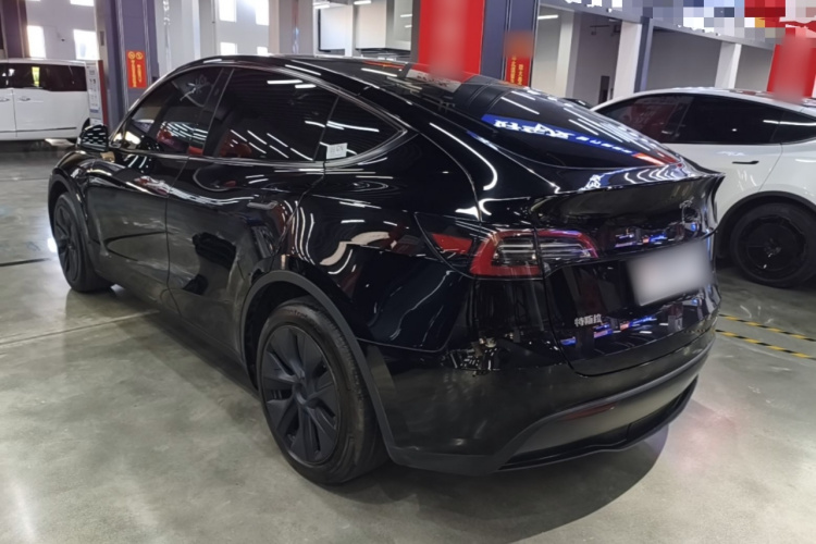 Tesla Model Y 2024 #7 Tesla Model Y 2024 car image #7