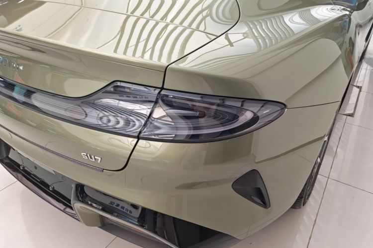 MI SU7 2025 #8 MI SU7 2025 car image #8