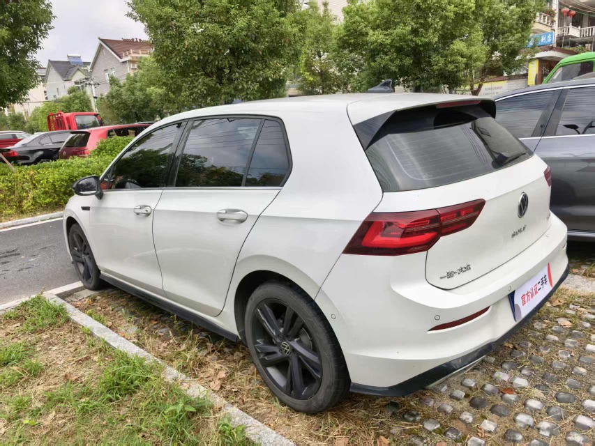 Volkswagen Golf 2024 car image #4
