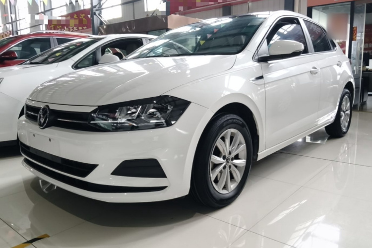Volkswagen Polo 2022 car image #2