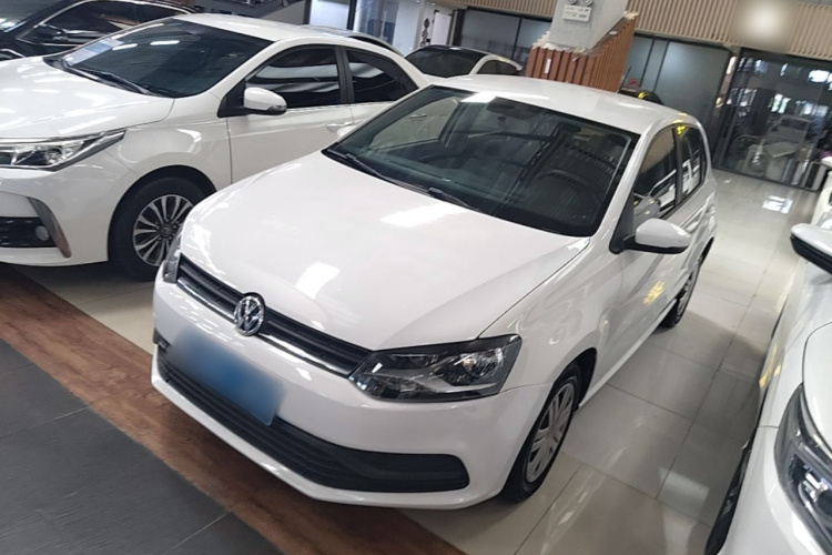 Volkswagen Polo 2017 car image #2