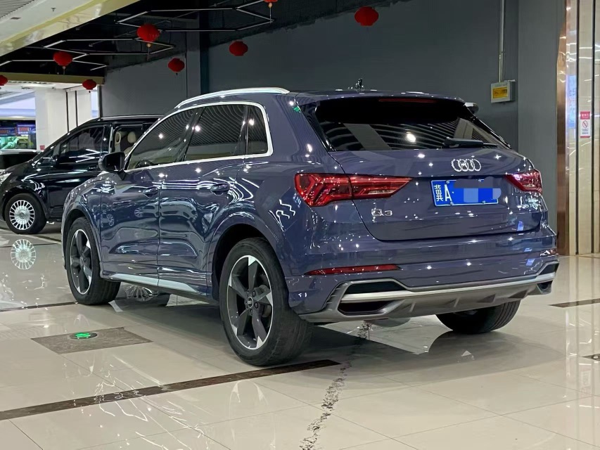 Audi Q3 2022 car image #7