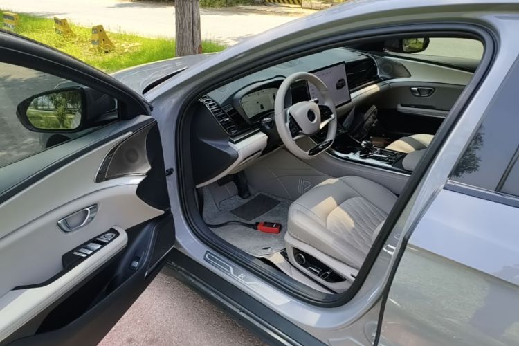 BYD Han 2024 car image #12