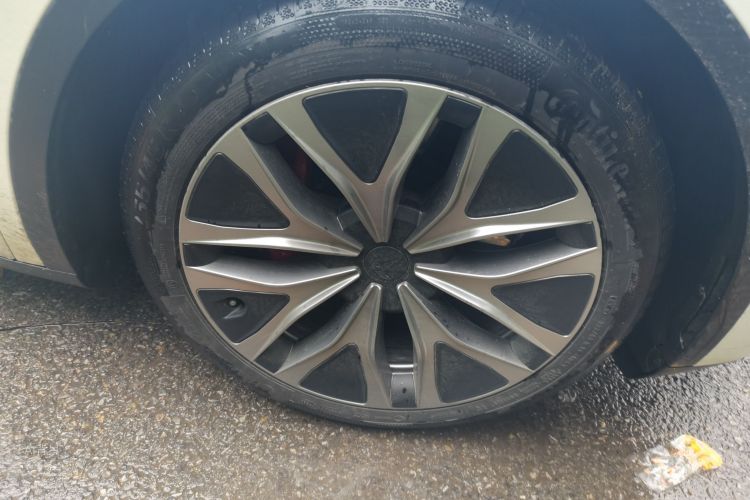 Tesla Model Y 2022 car image #9