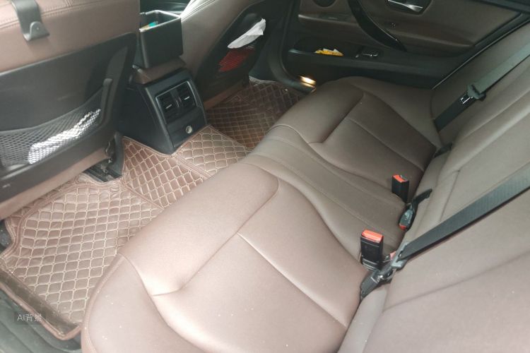 BMW 3 Series 2019 car image #19