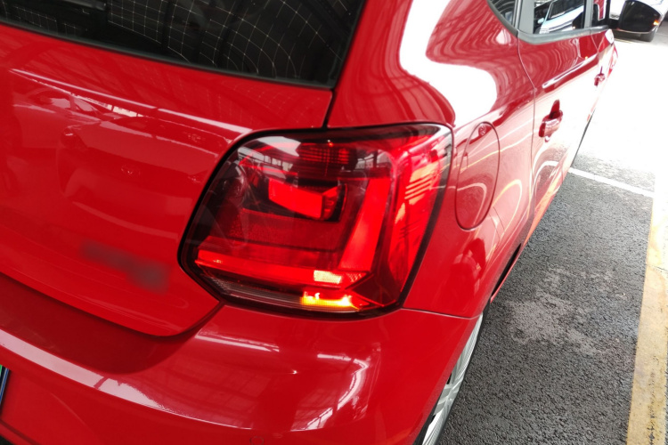 Volkswagen Polo 2016 car image #8