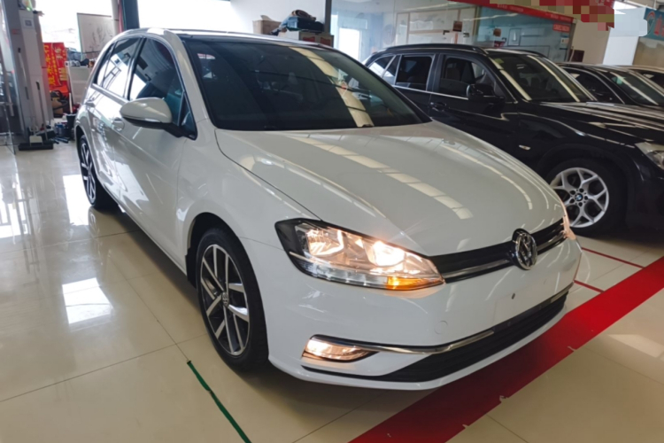 Volkswagen Golf 2020 car image #4