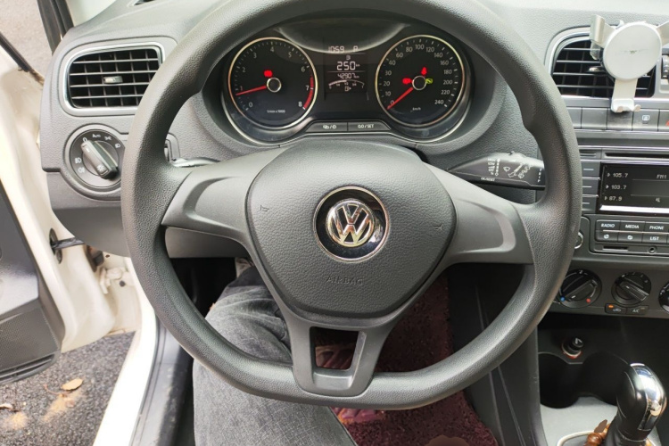 Volkswagen Polo 2015 #11 Volkswagen Polo 2015 car image #11