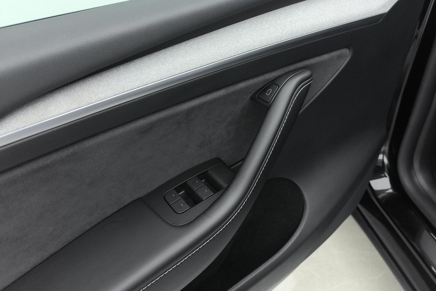Tesla Model Y 2024 #5 Tesla Model Y 2024 car image #5