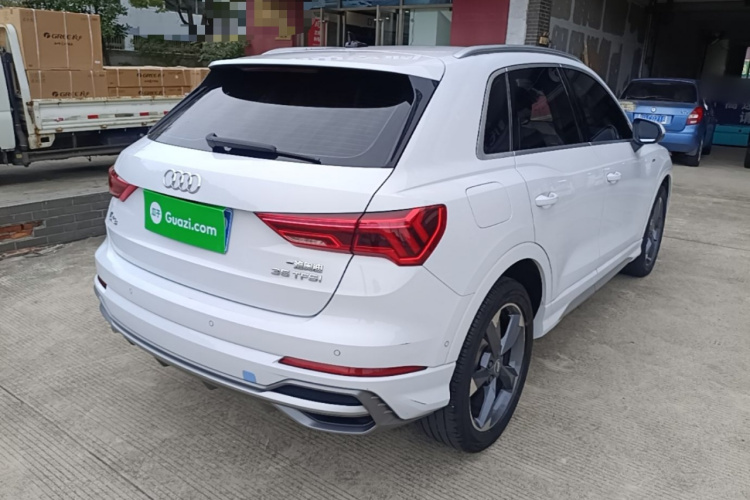 Audi Q3 2021 car image #5
