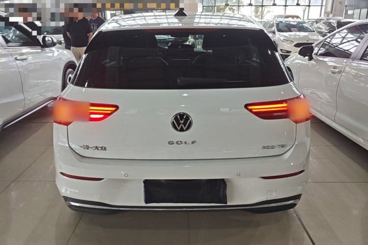 Volkswagen Golf 2025 car image #6