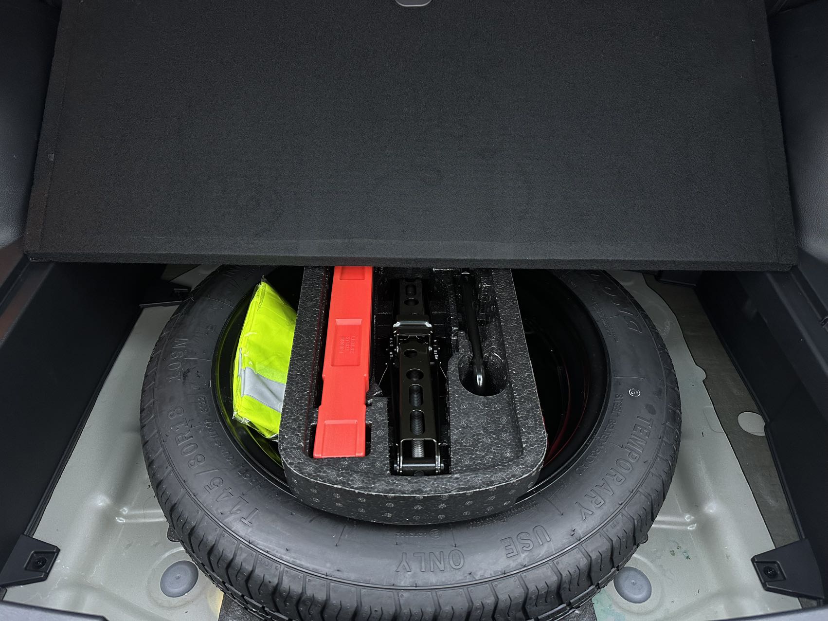 GEELY Vision X6 2023 car image #16