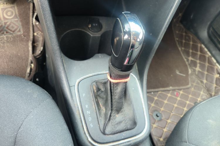 Volkswagen Polo 2016 car image #14