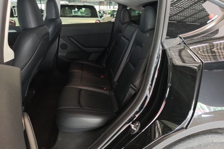 Tesla Model Y 2024 car image #17
