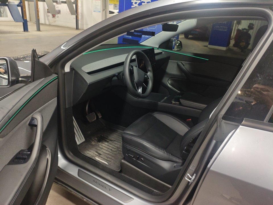 Tesla Model Y 2025 #5 Tesla Model Y 2025 immagine di auto #5