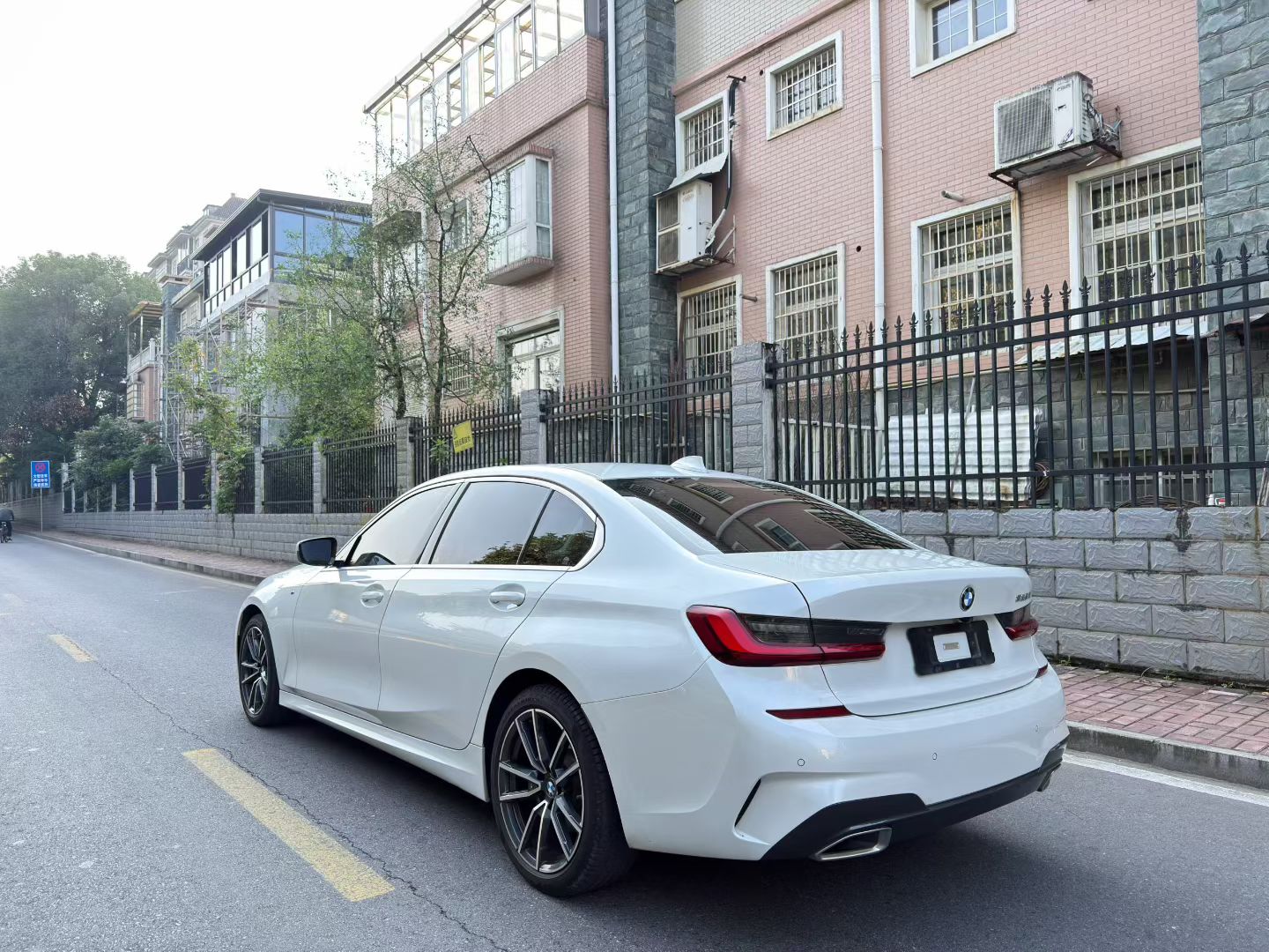 BMW 3 Series 2022 immagine di auto #5