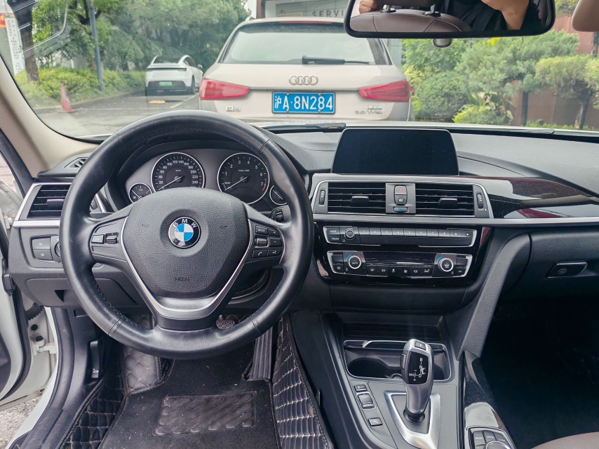 BMW 3 Series 2018 #4 BMW 3 Series 2018 car image #4