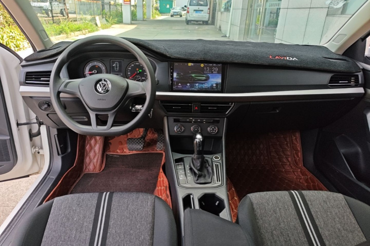 Volkswagen Lavida 2019 #10 Volkswagen Lavida 2019 car image #10