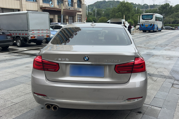 BMW 3 Series 2018 car image #9