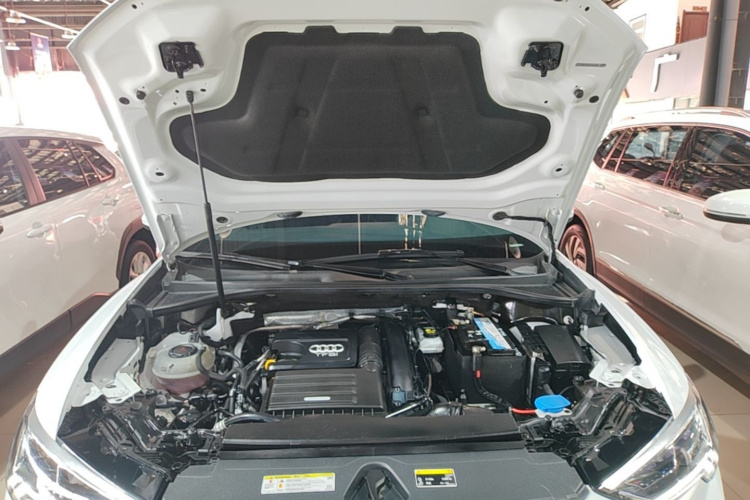 Audi Q3 2021 car image #20