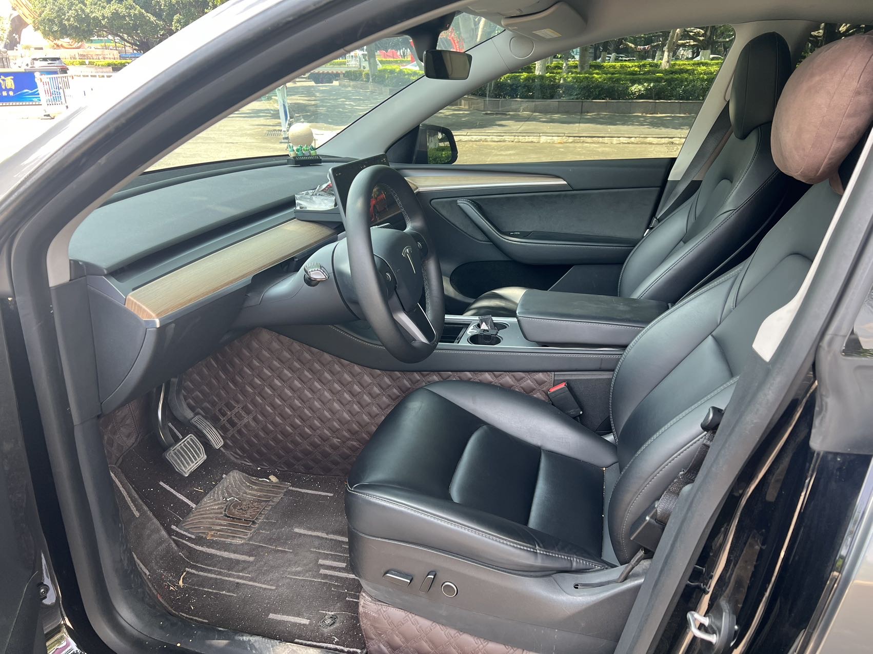 Tesla Model Y 2022 car image #6