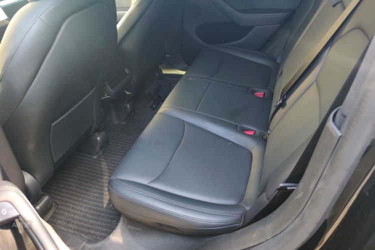 Tesla Model Y 2025 #19 Tesla Model Y 2025 car image #19
