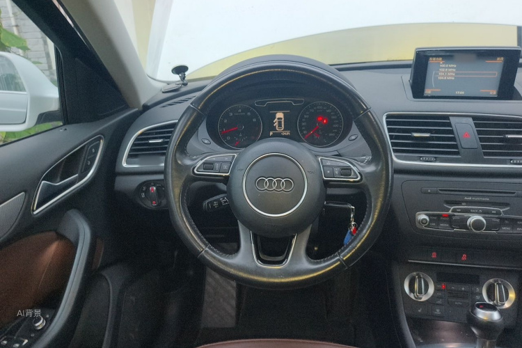 Audi Q3 2014 car image #12