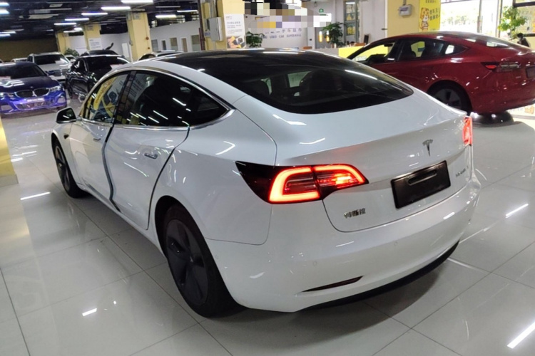 Tesla Model 3 2020 #5 Tesla Model 3 2020 صورة سيارة #5