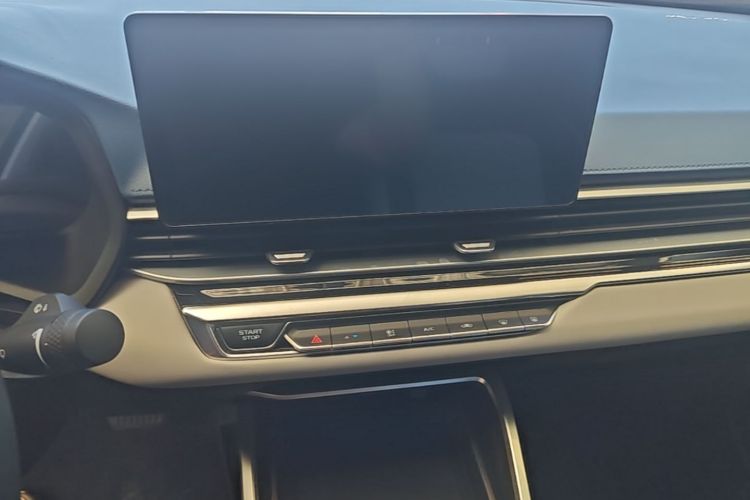 GEELY Emgrand 2023 #13 GEELY Emgrand 2023 car image #13