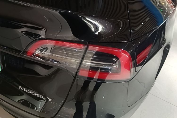 Tesla Model Y 2024 #8 Tesla Model Y 2024 car image #8