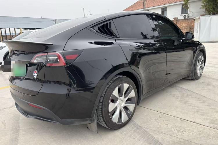Tesla Model Y 2022 #4 Tesla Model Y 2022 car image #4