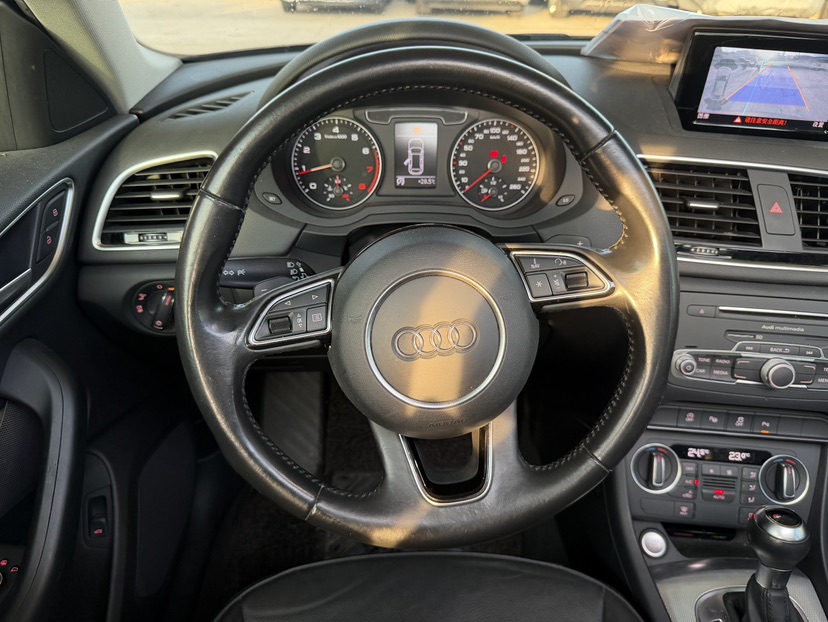Audi Q3 2016 car image #8
